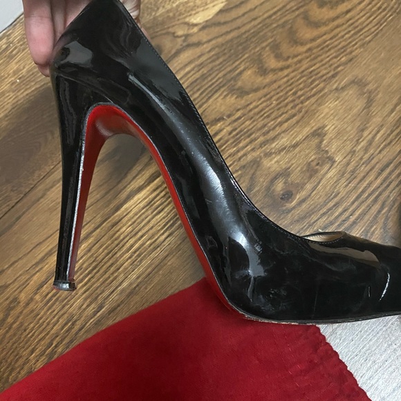 Christian Louboutin - Picture 6 of 6